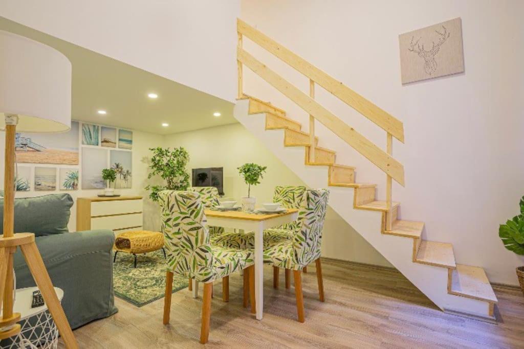 Cosy Flat In Akacfa Str., Aya Apartment Budapest Bagian luar foto