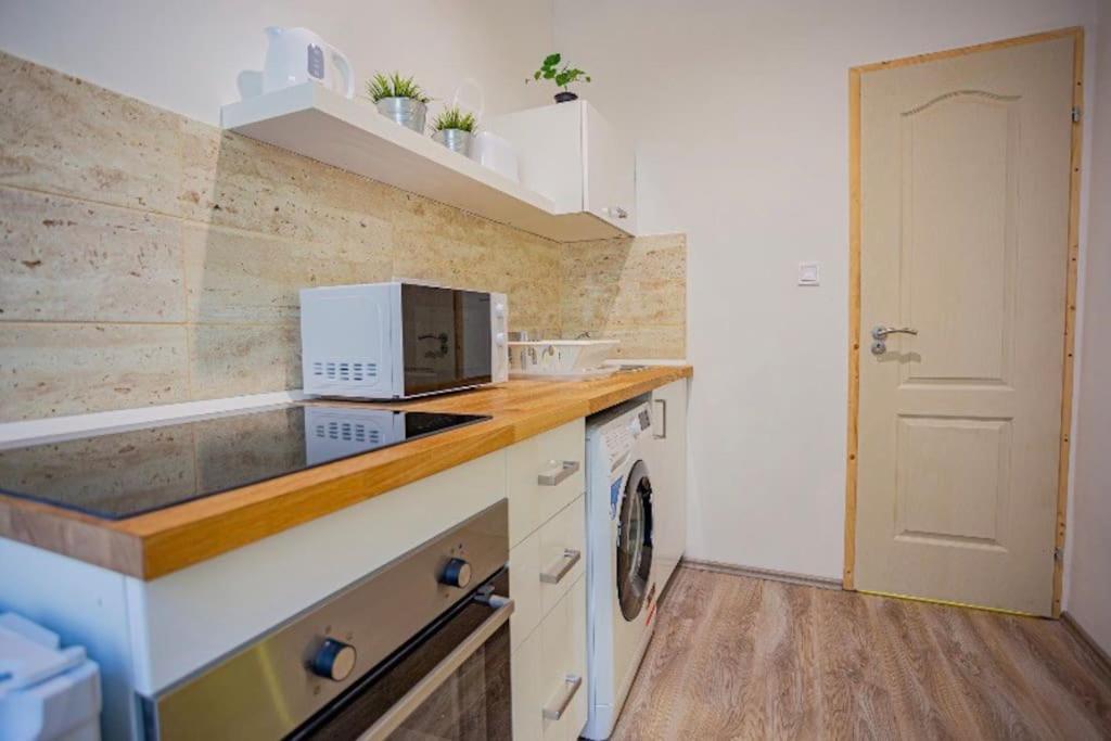Cosy Flat In Akacfa Str., Aya Apartment Budapest Bagian luar foto