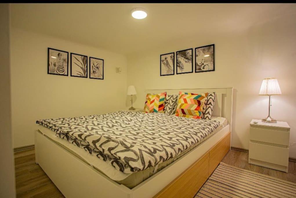 Cosy Flat In Akacfa Str., Aya Apartment Budapest Bagian luar foto